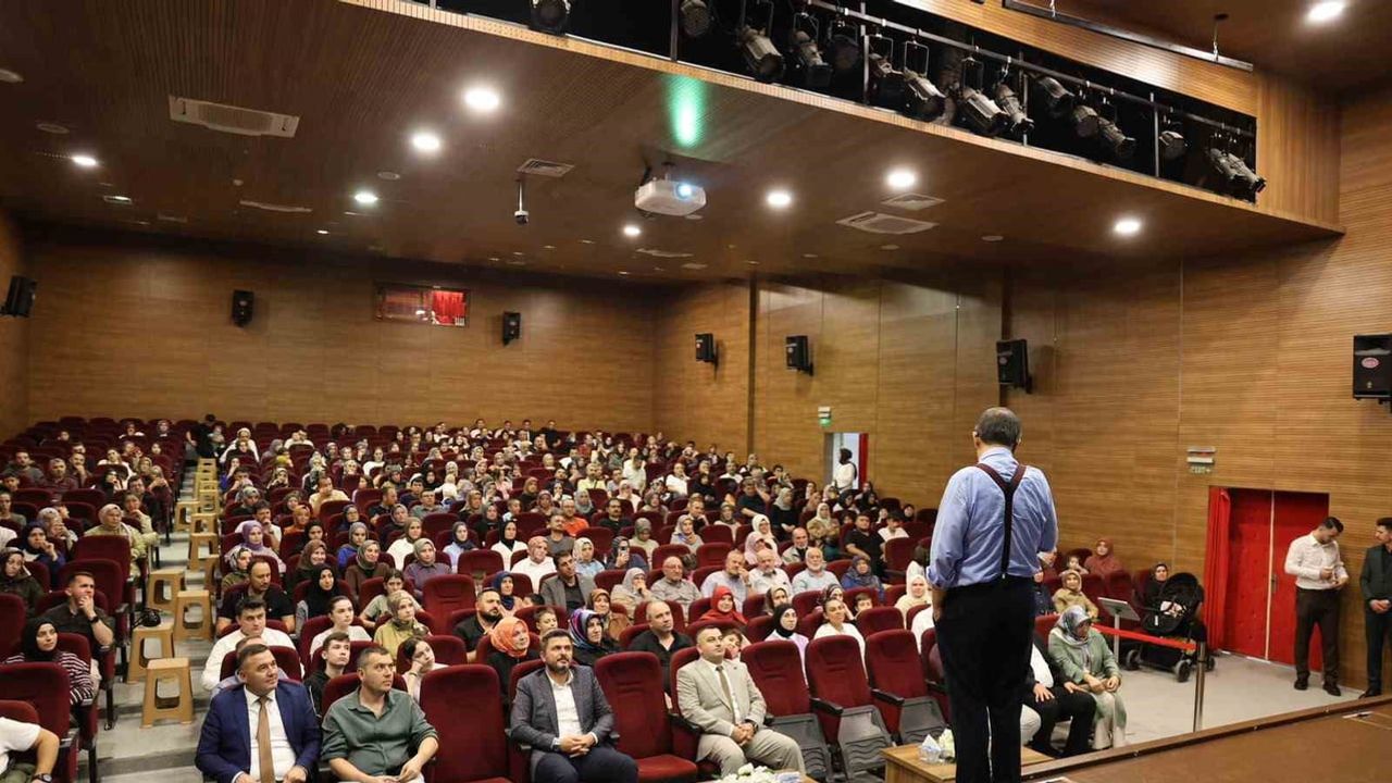 Hayati İnanç Vezirköprü'de okurlarıyla derin sohbetler paylaştı