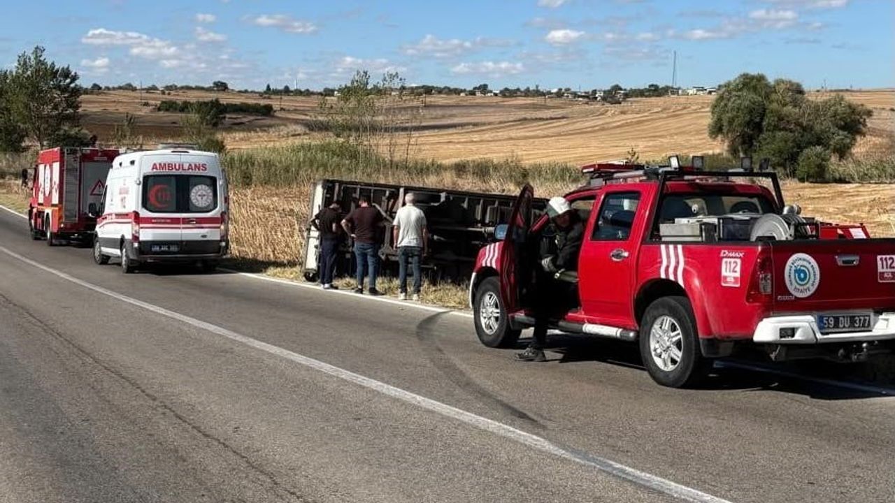 Hayrabolu-Malkara yolunda sürtüşme kamyonetin devrilmesine yol açtı