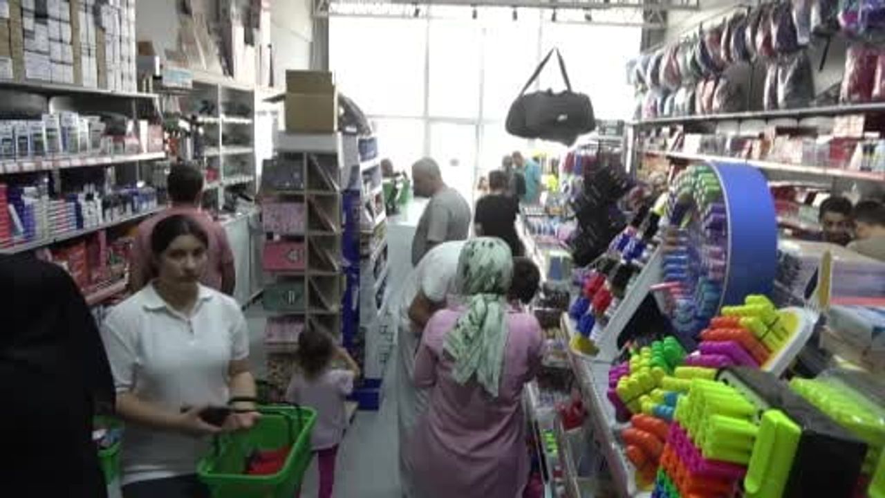 Hazırlık telaşı Kahramanmaraş kırtasiyelerini canlandırdı