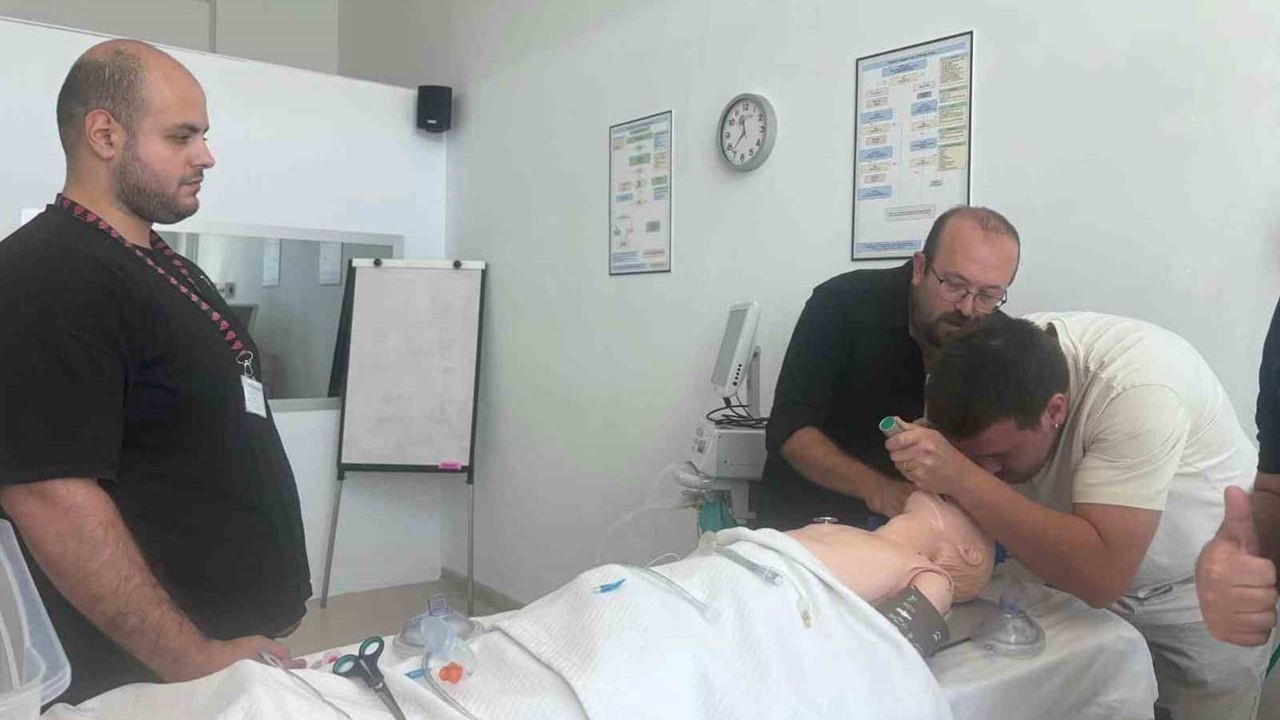 Hekimlere çocuk acillerinde hızlı müdahale eğitimi