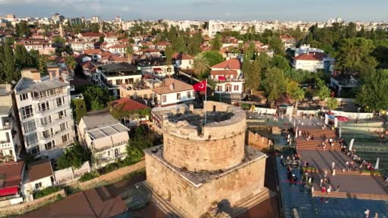 Hıdırlık'ta akşamı müzikle karşılamak: Zefir Trio gün batımında çaldı