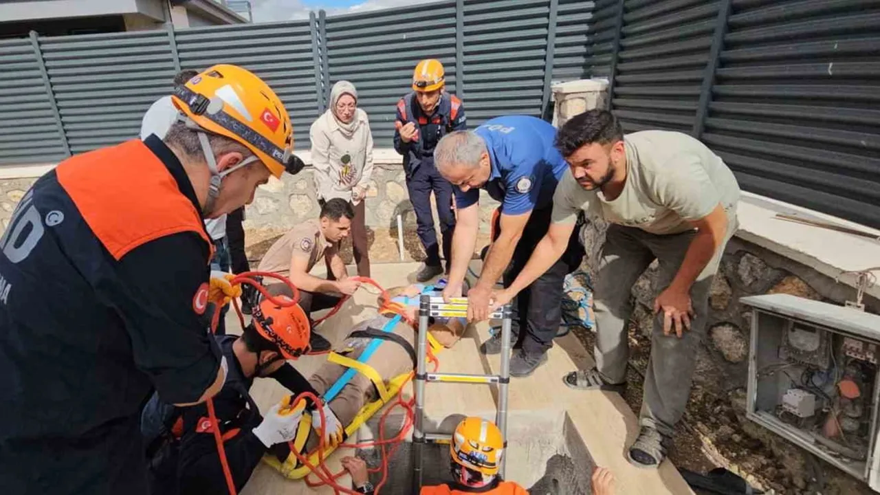 Hilalkent'te kuyudan çıkarma operasyonu: AFAD yaralı vatandaşı halatla kurtardı
