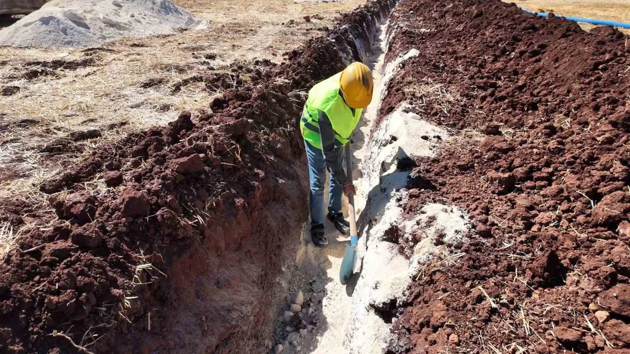Hilvan Bağlar’da 800 metre yeni altyapı hattı ile yerleşime hazırlık