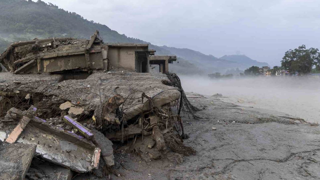 Himalayalar’dan kopan buzulla başlayan felaket: Nepal’de can kaybı 1.357’ye ulaştı