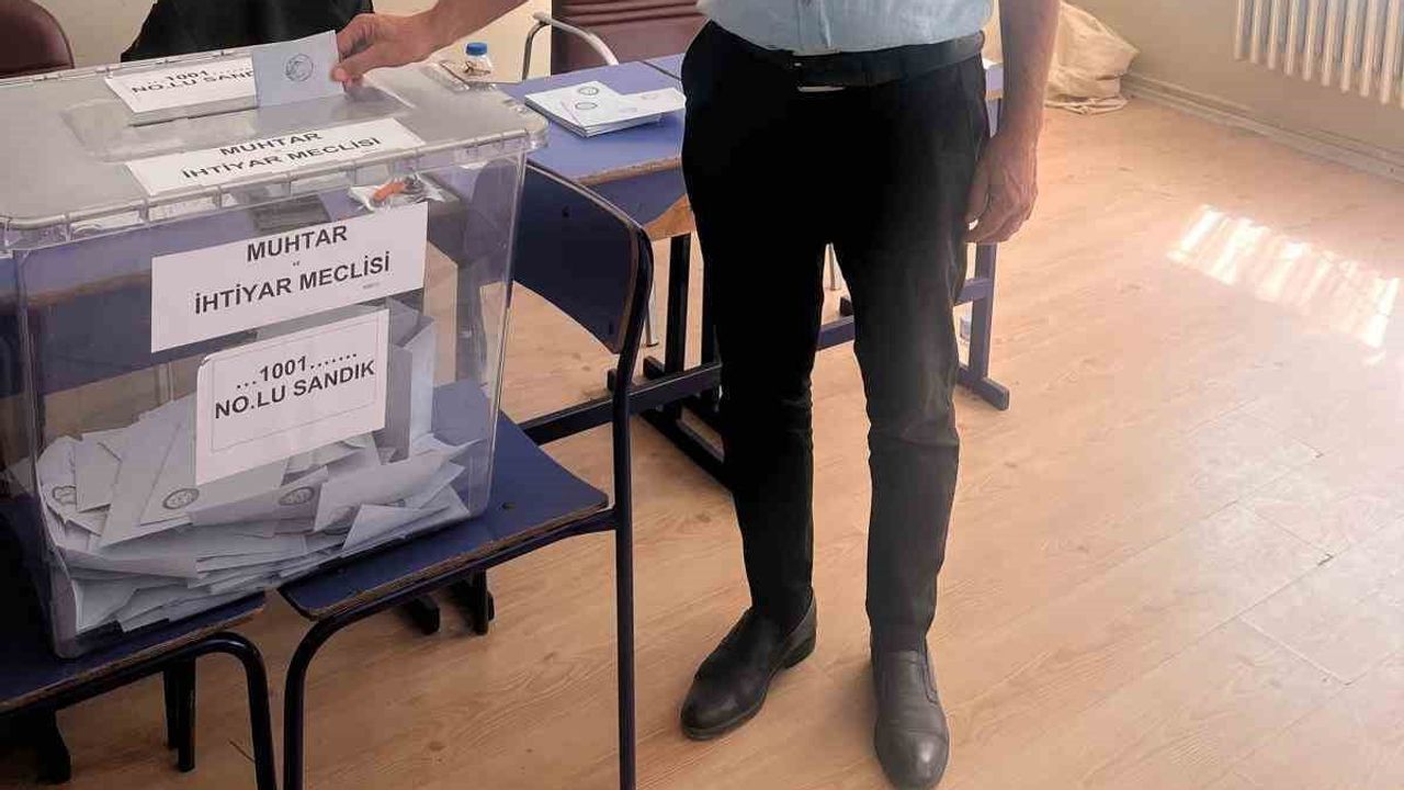 Hisarcık köyünde sandık kuruldu, Sezai Demirtaş yeniden muhtar oldu