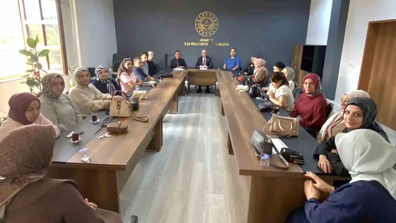 Hisarcık'ta ücretli öğretmenlerle yeni eğitim yılı için bilgilendirme toplantısı
