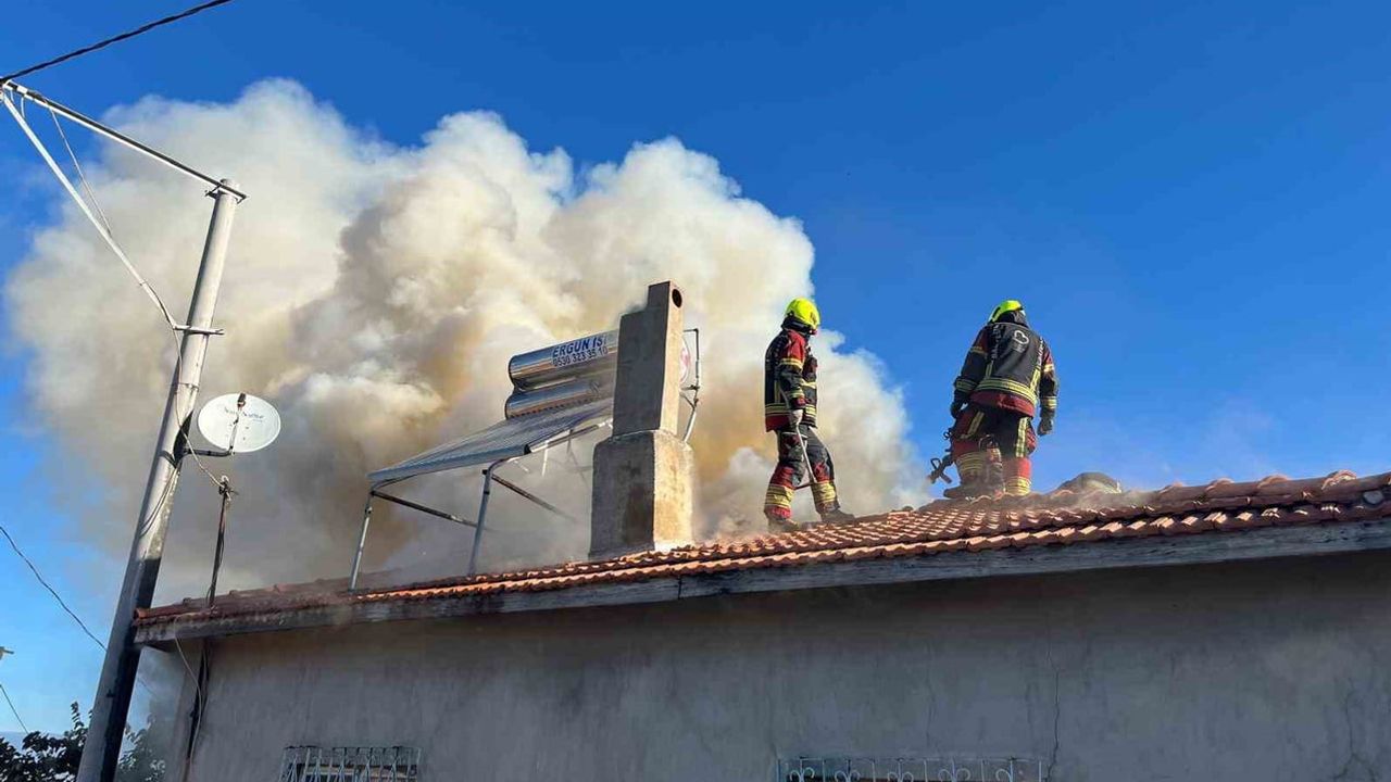Hisarköy'de ev yangını mahalleyi alarma geçirdi, itfaiye hızla müdahale etti