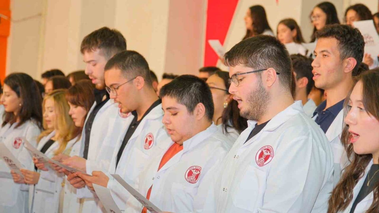 Hitit'te beyaz önlükle ilk yemin: 139 öğrenci hekimliğe adım attı