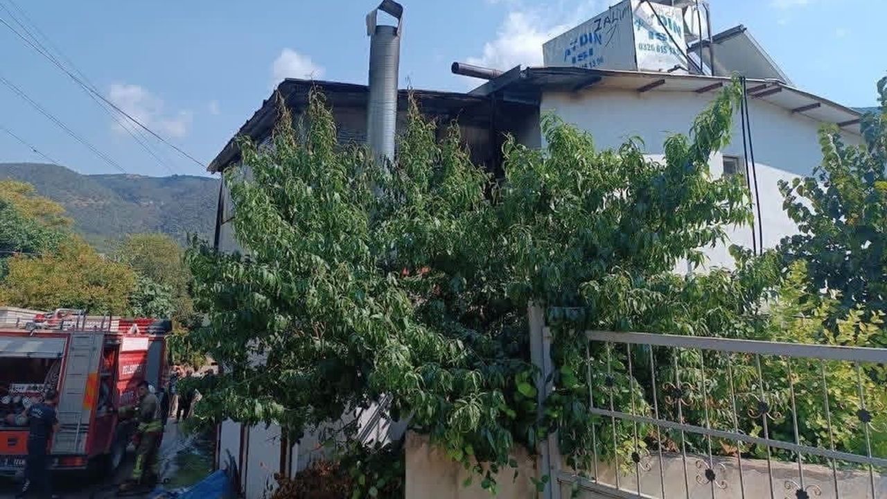Hızlı müdahale can kaybını önledi: Arsuz'da ev yangını kontrol altına alındı