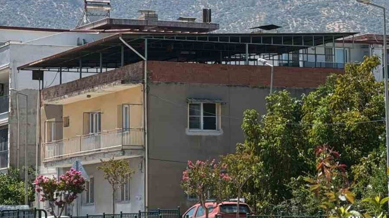 Hızlı müdahale sayesinde Koçarlı Çulhalar'daki orman yangını büyümeden kontrol altına alındı