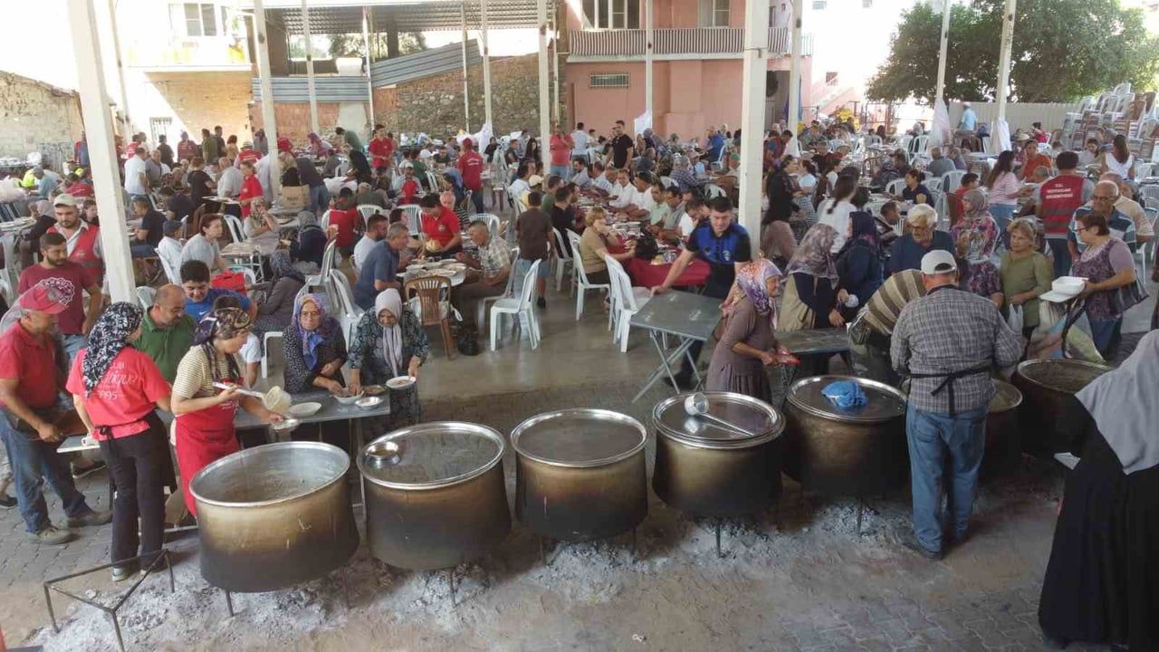 Horsunlu'da kurtuluşun 104. yılında 15 kazan keşkekle dayanışma