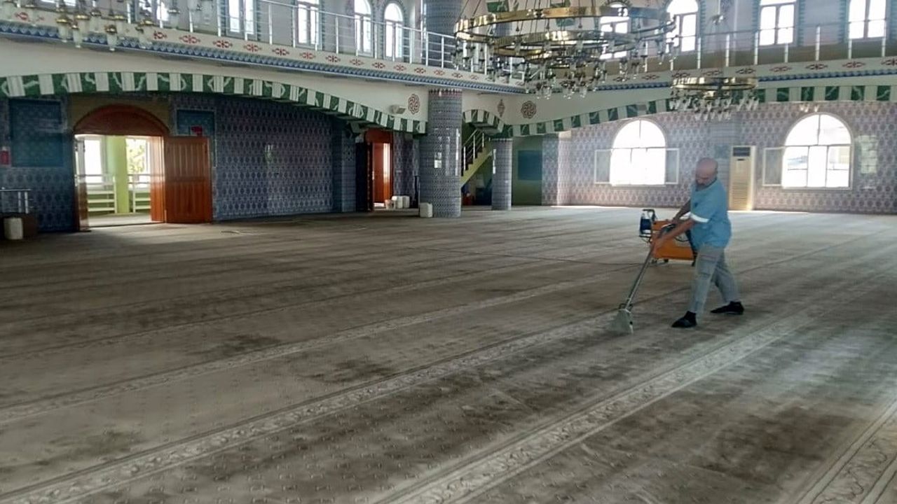 ibadethaneler mobil ekiplerle düzenli olarak temizleniyor
