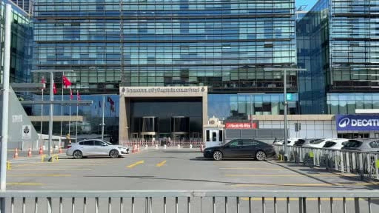 İBB soruşturmasında 12 kişi gözaltına alındı, iki şüphelinin yakalanması sürüyor