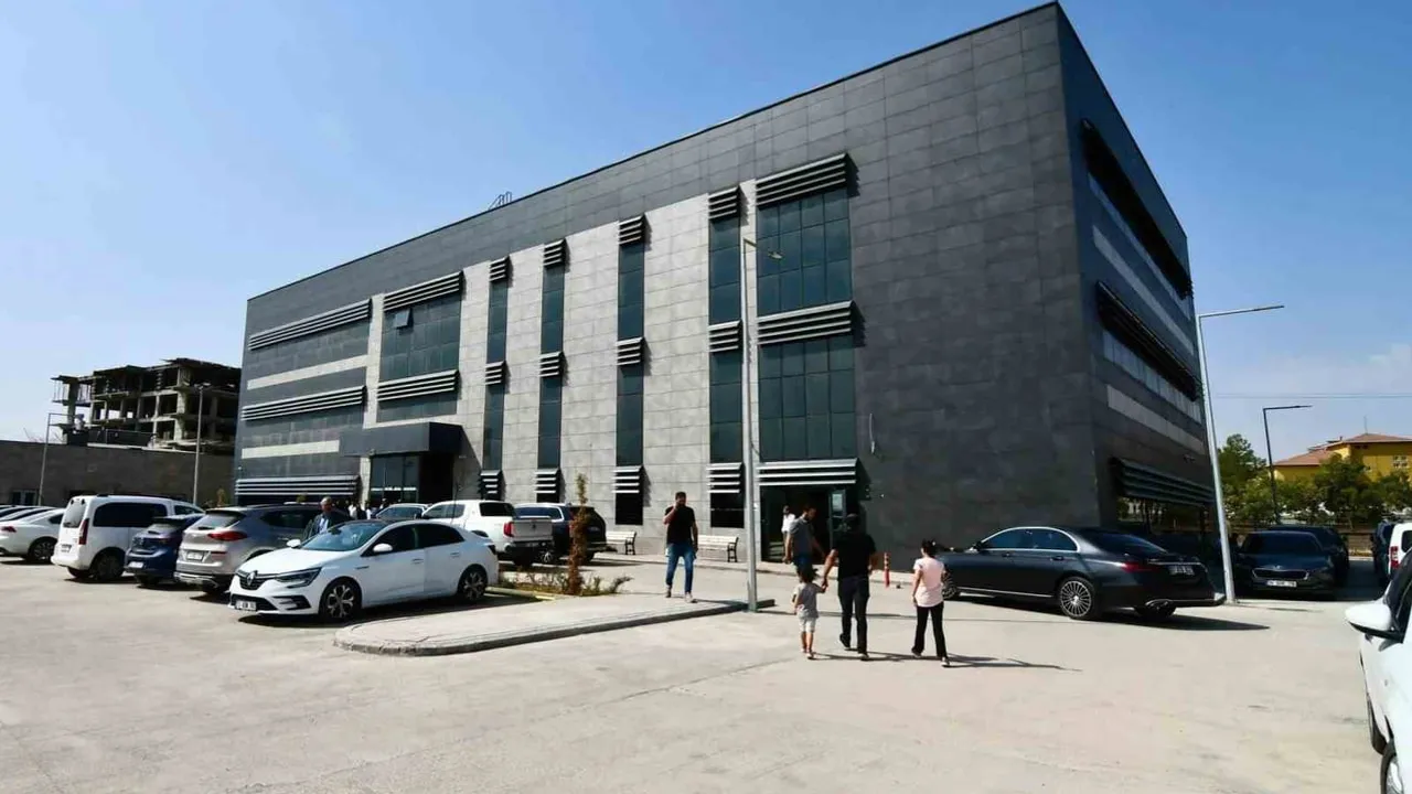 İdil'de modern ağız ve diş sağlığı merkezi hasta kabulüne başladı