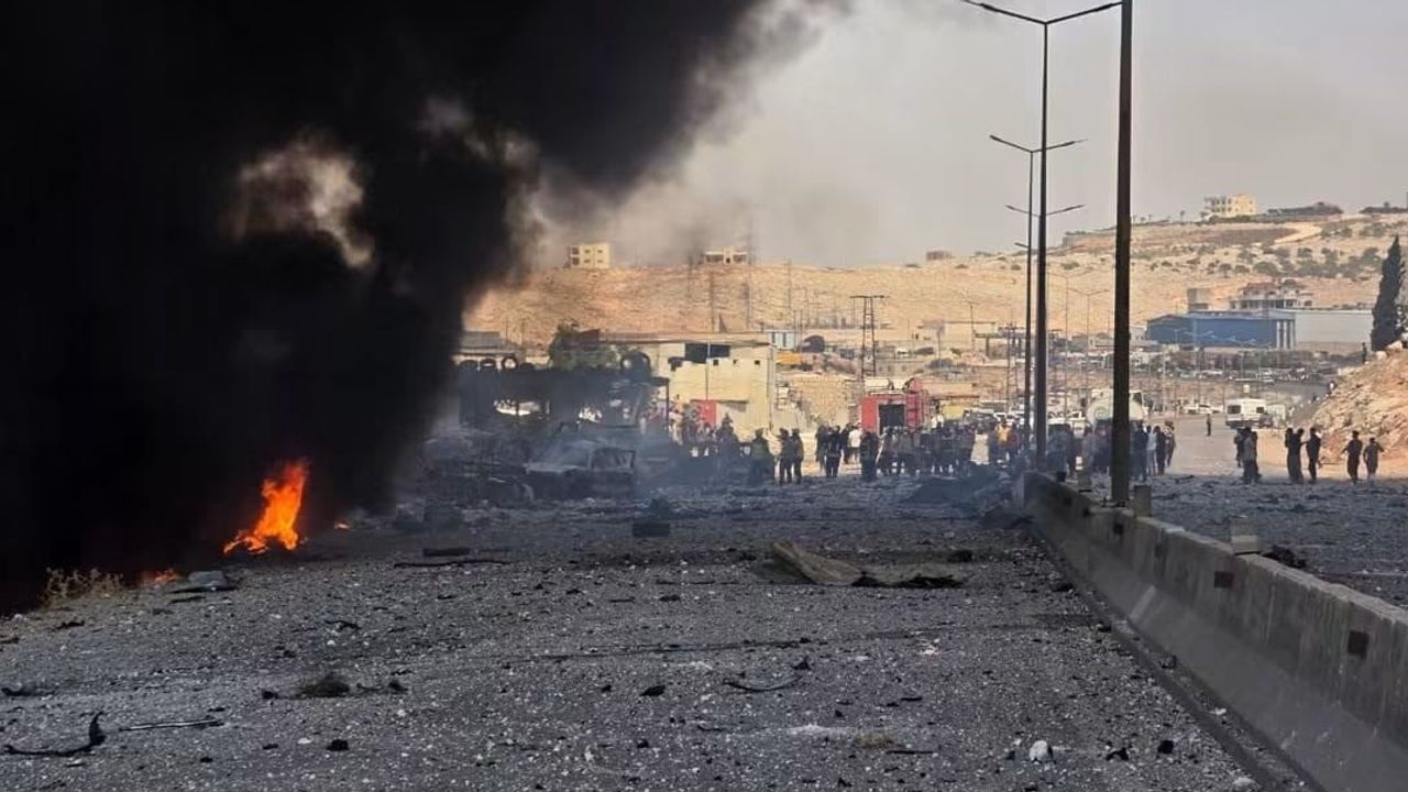 İdlib'de Burj al-Nimra yakınlarında depo patlaması 4 kişi hayatını kaybetti