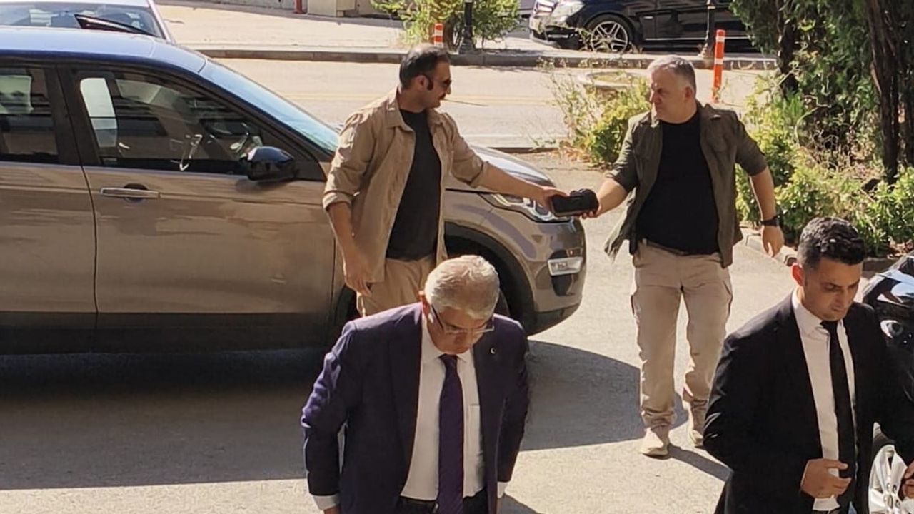 İdris Naim Şahin adliye koridorlarında ifade vermek üzere Ankara'ya geldi