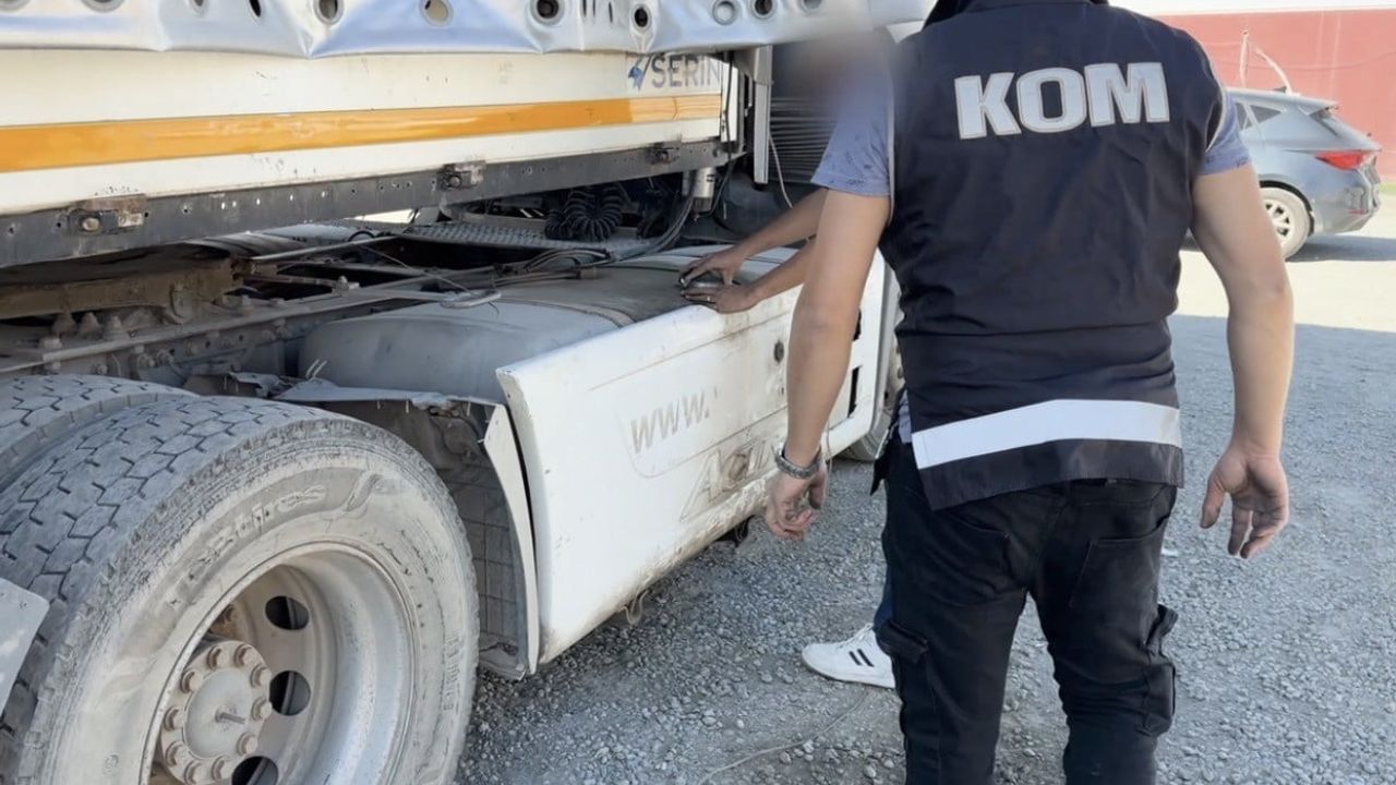 Iğdır'da nakliye merkezinde yapılan aramada 9 bin litre kaçak akaryakıt ortaya çıktı