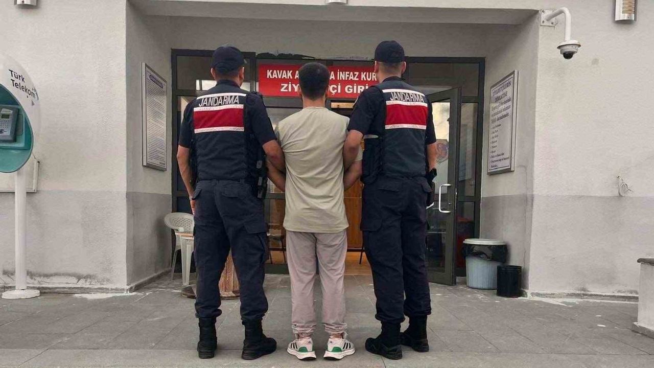 İki aranan şahıs Alaçam ve Vezirköprü'de jandarmaya teslim edildi