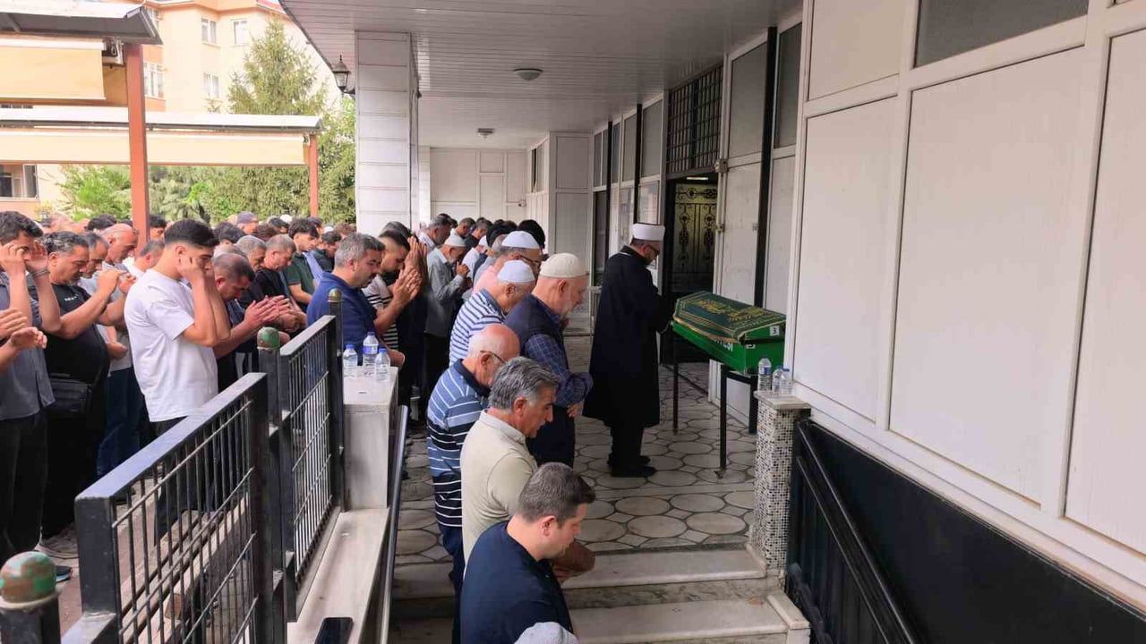 İki genç tır çarpışmasında yaşamını yitirdi, İnegöl'de son yolculuk