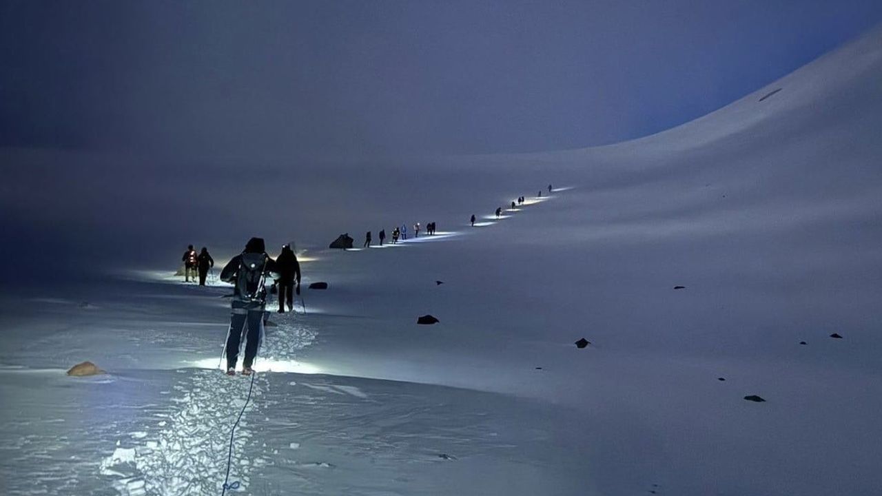 İki günde iki dev zirve: vanlı dağcıların Verçenik'ten Kazbek'e hızlı rotası