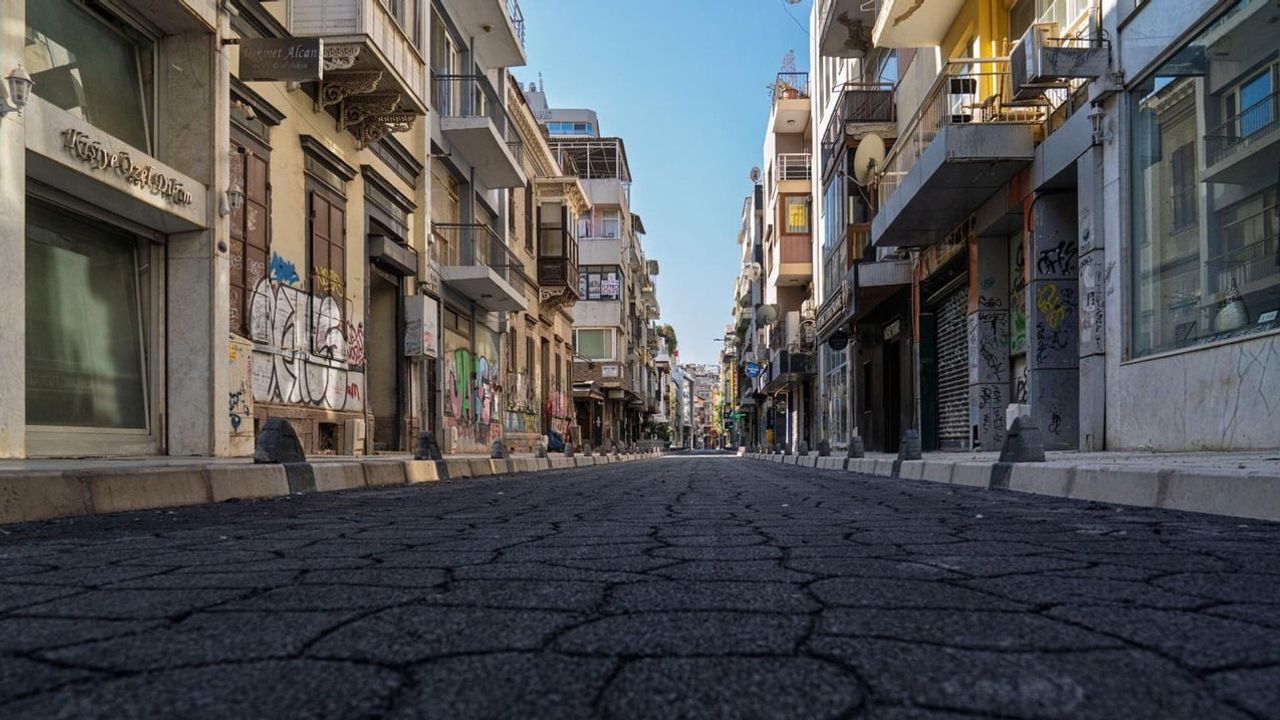 İkinci Kordon'da yeni görünüm: Cumhuriyet Bulvarı yenilendi