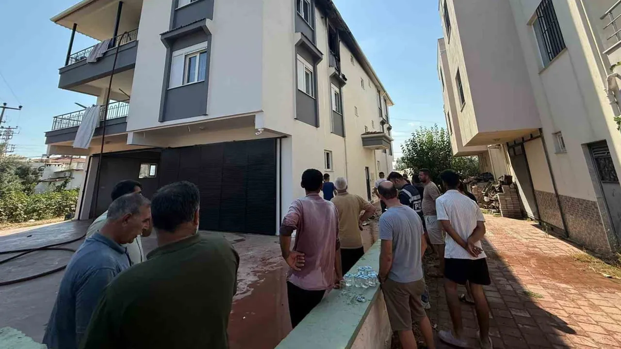 İlaçlama motorlarıyla müdahale: mahalle itfaiye gelene dek yangını kontrol altına aldı