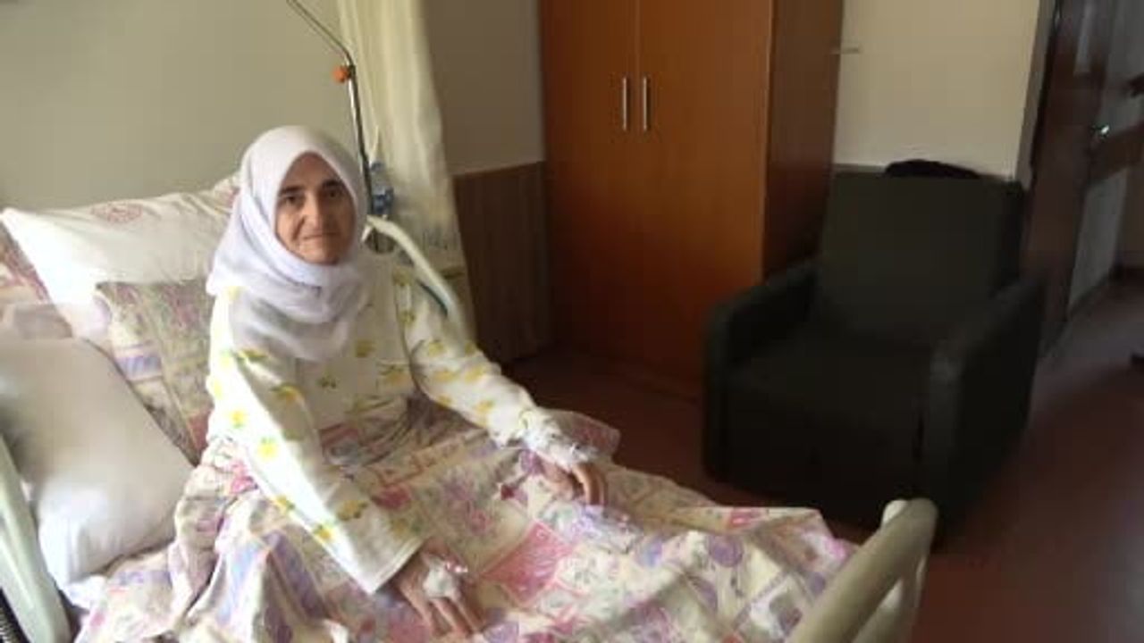 İleri laparoskopiyle yaygın poliplere karşı yapılan ameliyat Bitlis'te başarıyla tamamlandı