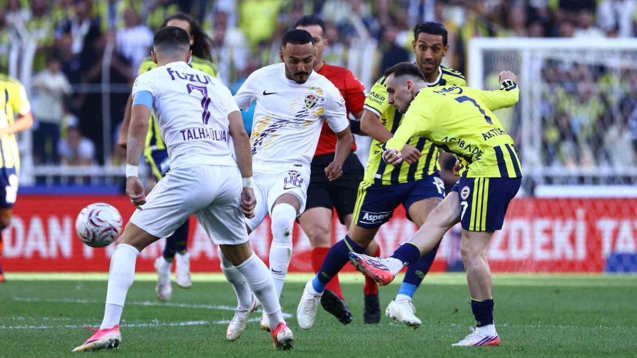 İlk 15 dakikada Fenerbahçe iki farklı üstünlük sağladı