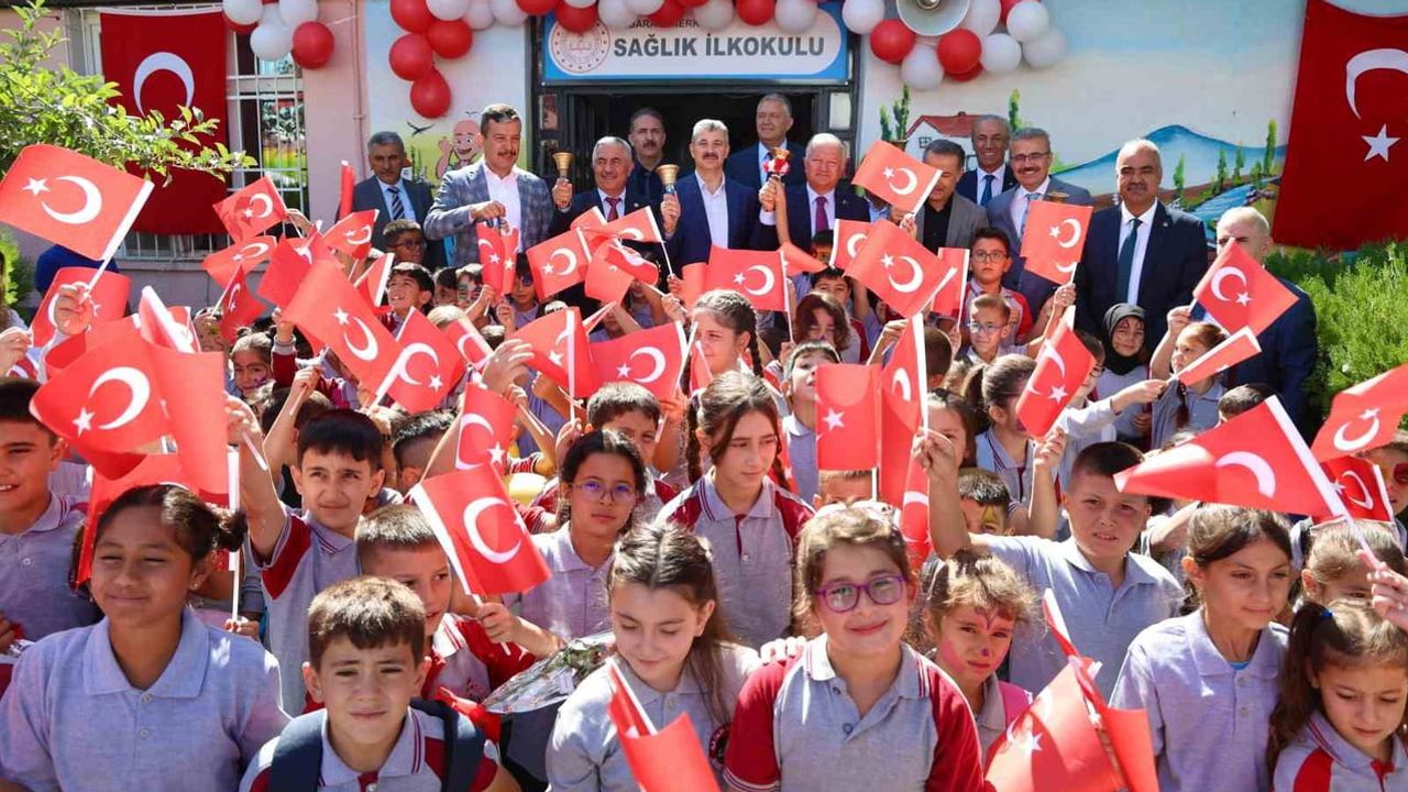 İlk ders zili Aksaray’da çaldı: 82 bin 421 öğrenci yeni döneme başladı
