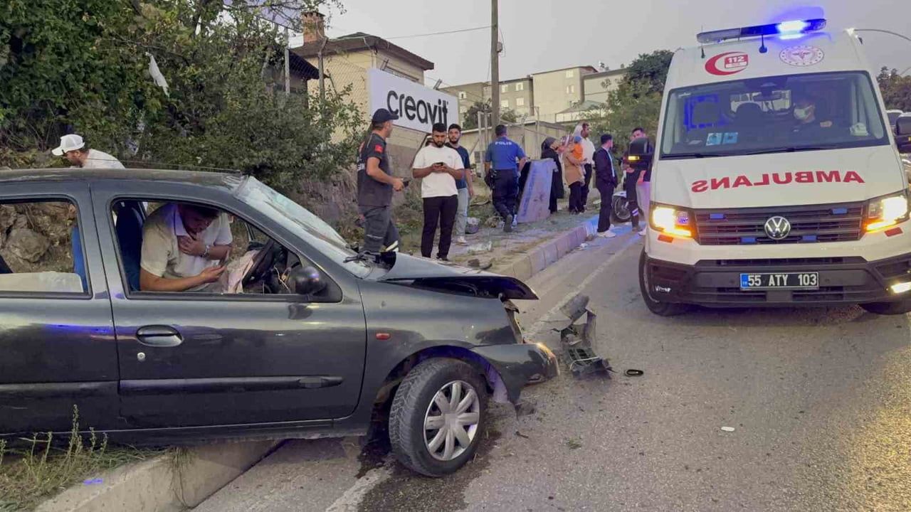 İlkadım'da çöp konteynerine çarpan otomobilde iki kişi yaralandı