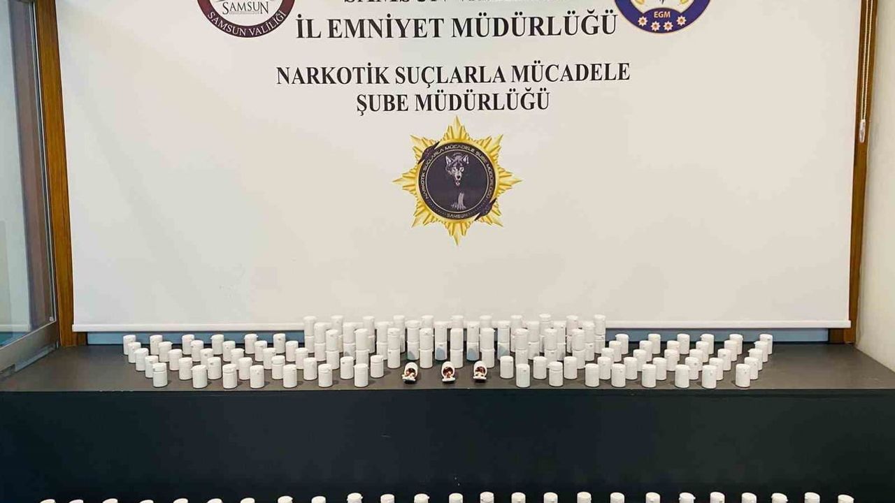 İlkadım'da kaçak ecza baskını: 10 bin 104 sentetik hap ele geçirildi