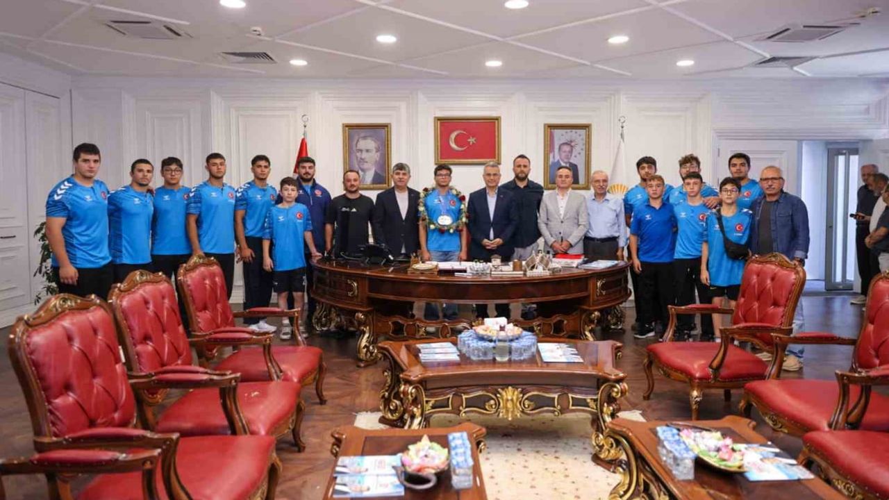 İlkadımlı güreşçiden tarihi başarı: 5 madalyayla Samsun'a ilk lig madalyası