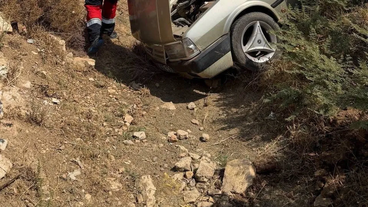 İmece Mahallesi'nde tofaş devrildi: 3 kişi yaralandı