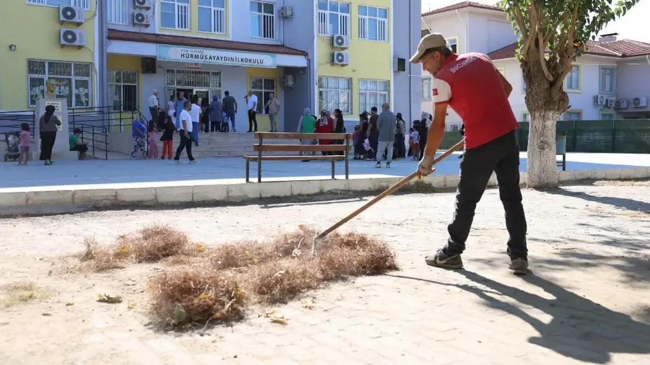 İncirliova ekipleri okulları yeni döneme hazır hale getirdi