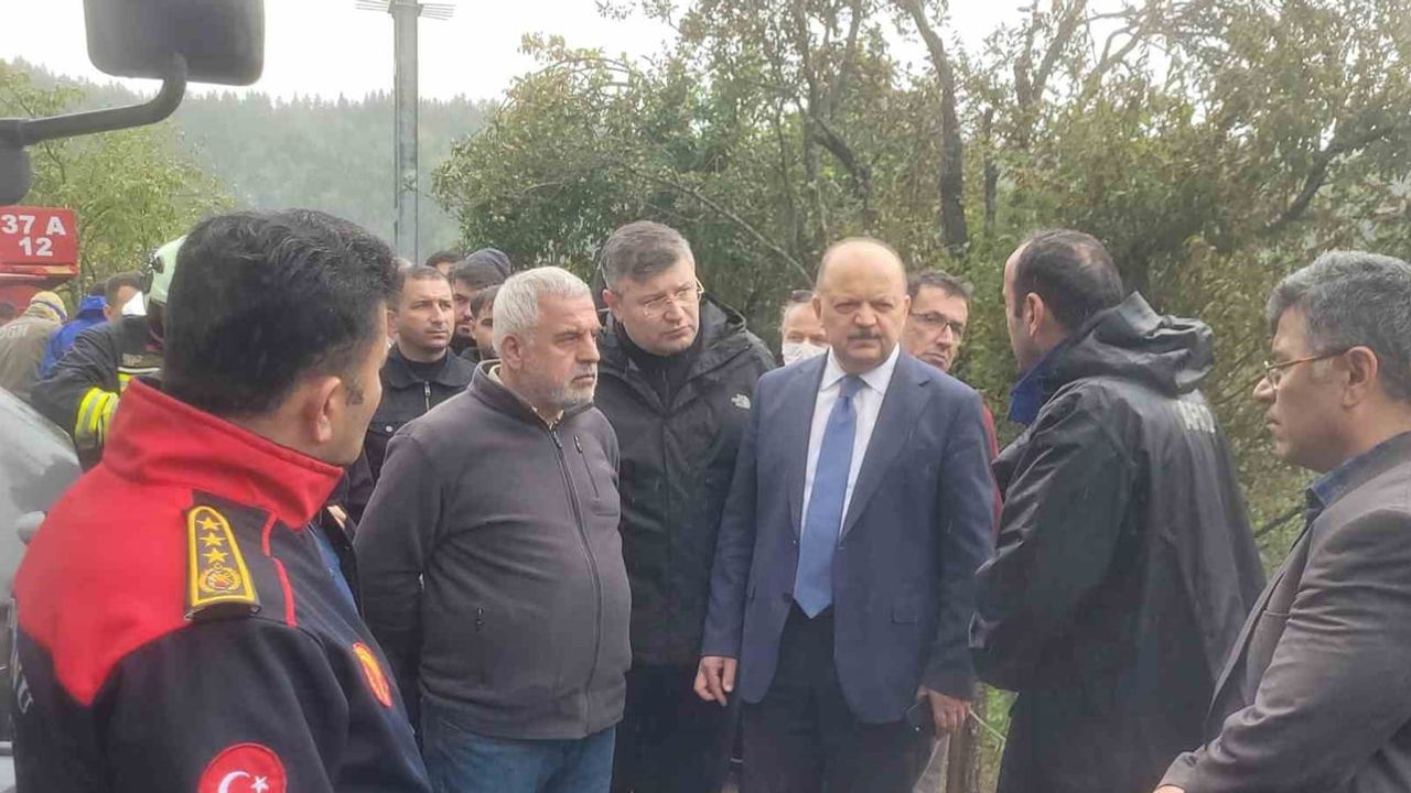 İnebolu Deresökü'de 11 ev küle döndü, soğutma çalışmaları sürüyor
