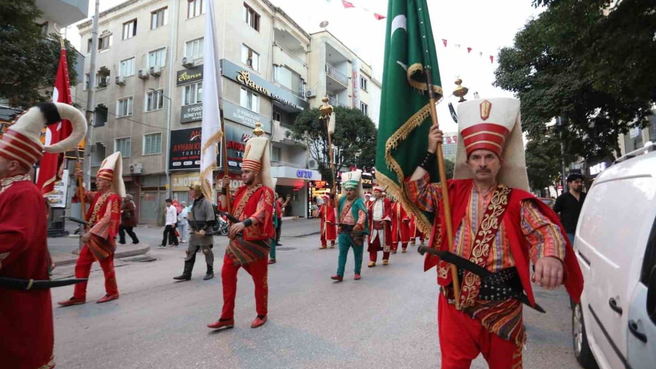 İnegöl 104. yılında mehter ve bando eşliğinde sokağa aktı
