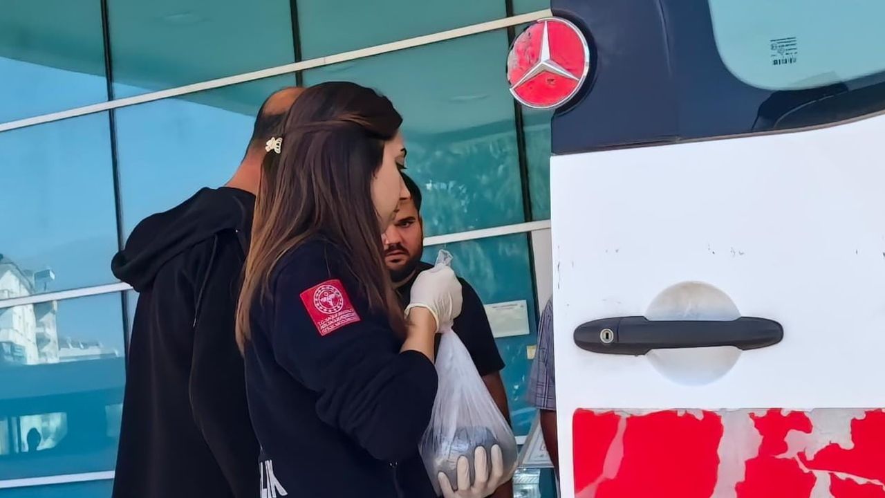 İnegöl'de iş makinesine kapılan işçinin parmağı koptu; kopan parmak buzla korundu