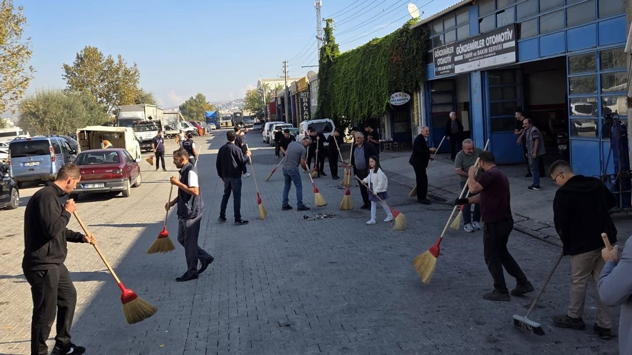 İnegöl'de vatandaş, esnaf ve öğrencilerle dört günlük temizlik atağı
