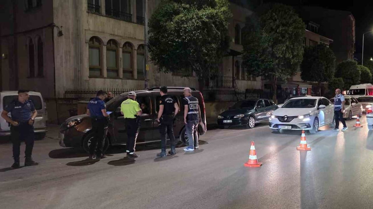 İnegöl sokaklarında huzur denetimi: bin 412 kişi sorgulandı