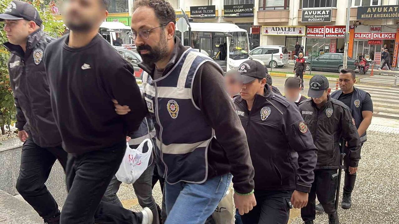 İnternetten araç ilanlarını 'güvenli ödeme' tuzağıyla hedef alan şebeke çökertildi