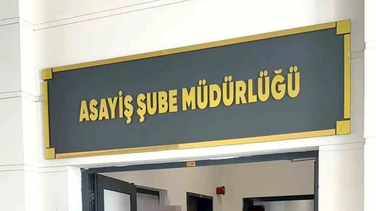 İş görüşmesi bahanesiyle hesap açtırıp krediyi kendi hesaplarına aktardılar: iki şüpheli tutuklandı