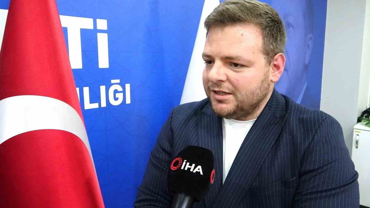 İş yoğunluğu nedeniyle AK Parti Kütahya Gençlik Kolları başkanı görevinden ayrıldı