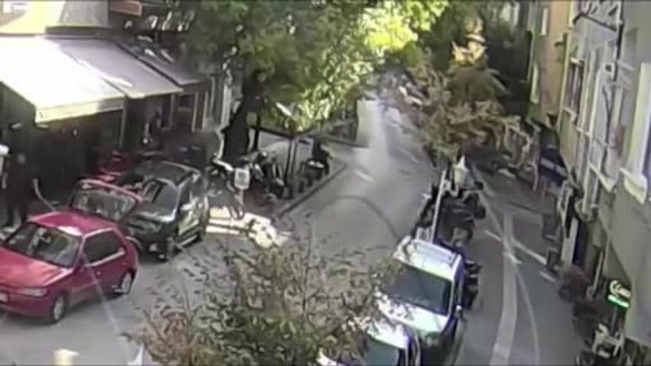 İşe giderken önüne çıkan taksiye çarpan çırak ehliyetsiz çıktı, aileye 80 bin lira ceza