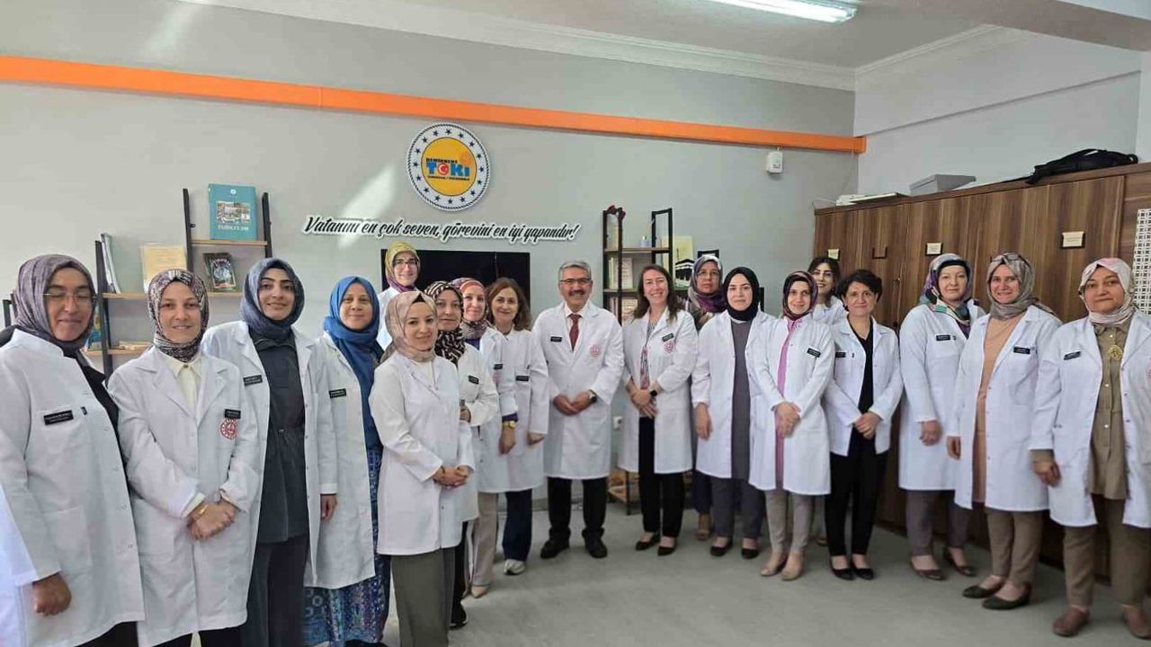 İsimlik hediyesiyle okulda birlik mesajı