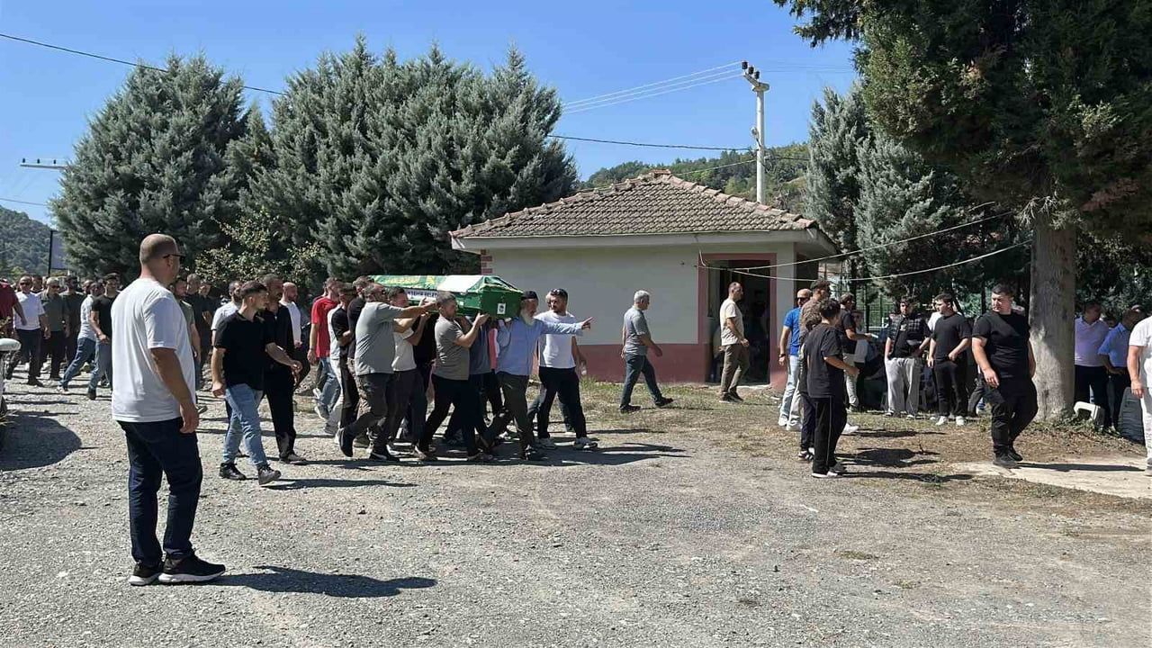 İskelden yaklaşık 50 santimlik suya atlayan üç çocuk babası toprağa verildi