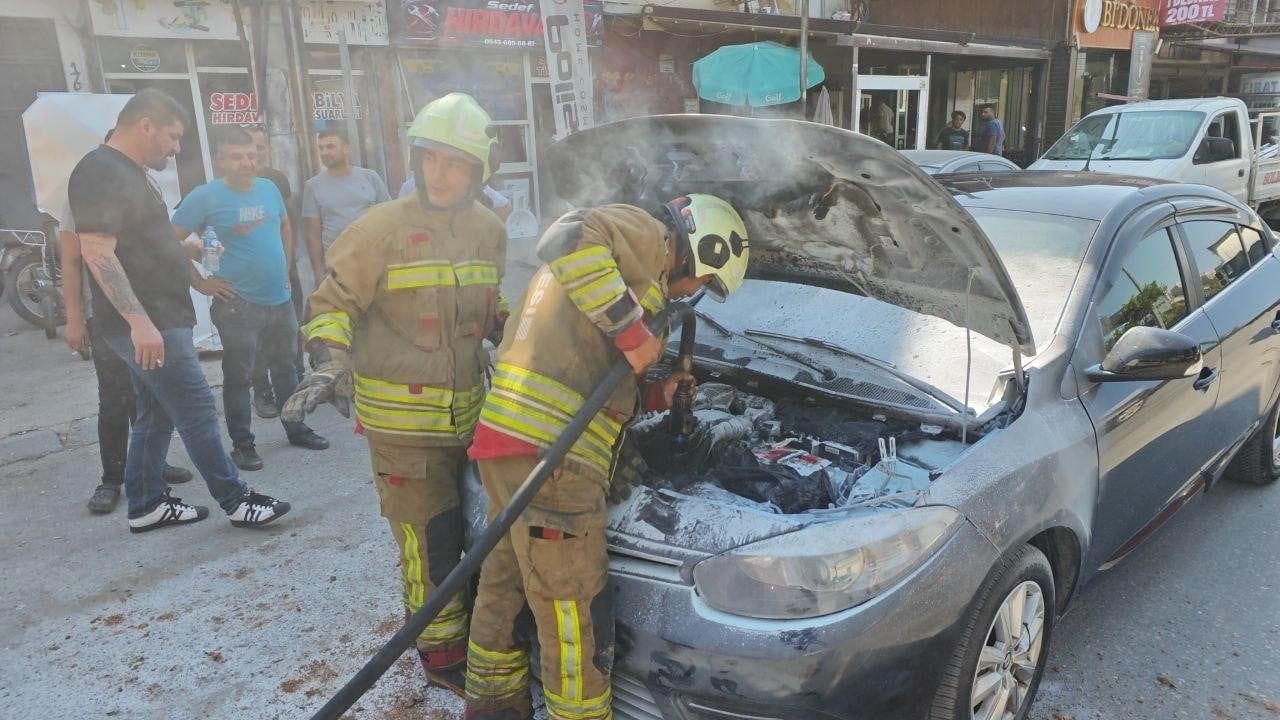 İskenderun trafiğinde motor yangını, itfaiye kısa sürede müdahale etti