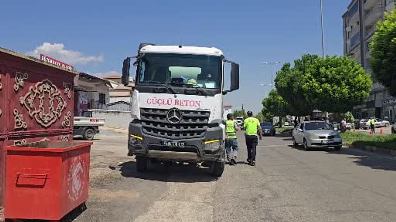 İslahiye'de beton mikseriyle çarpışan otomobilde aynı aileden dört kişi yaralandı