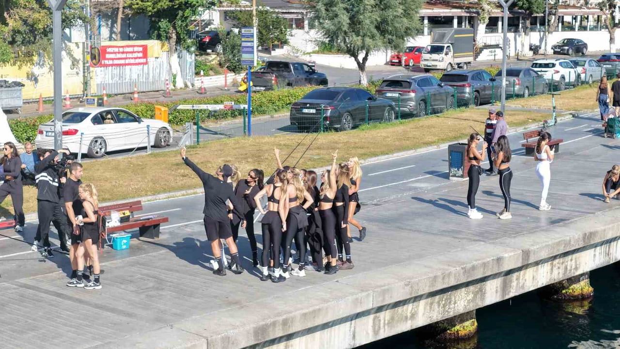 İstanbul boğazı'nda yaza veda eden jet ski konvoyu görsel şölen sundu