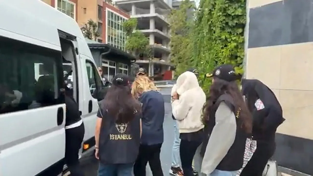 İstanbul'da fuhuş operasyonunda hizmetler 'sistem1' ve 'sistem2' olarak kodlanmış