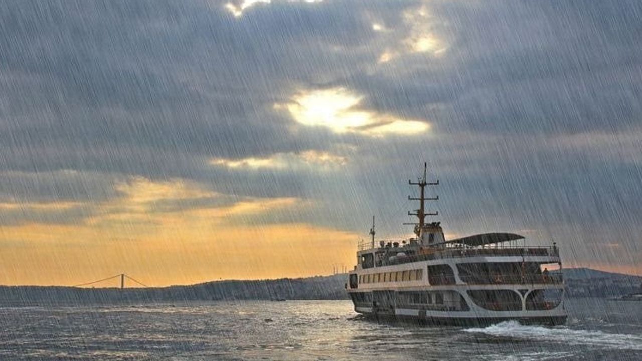İstanbul'da hafta boyu fırtına ve yer yer kuvvetli sağanak uyarısı